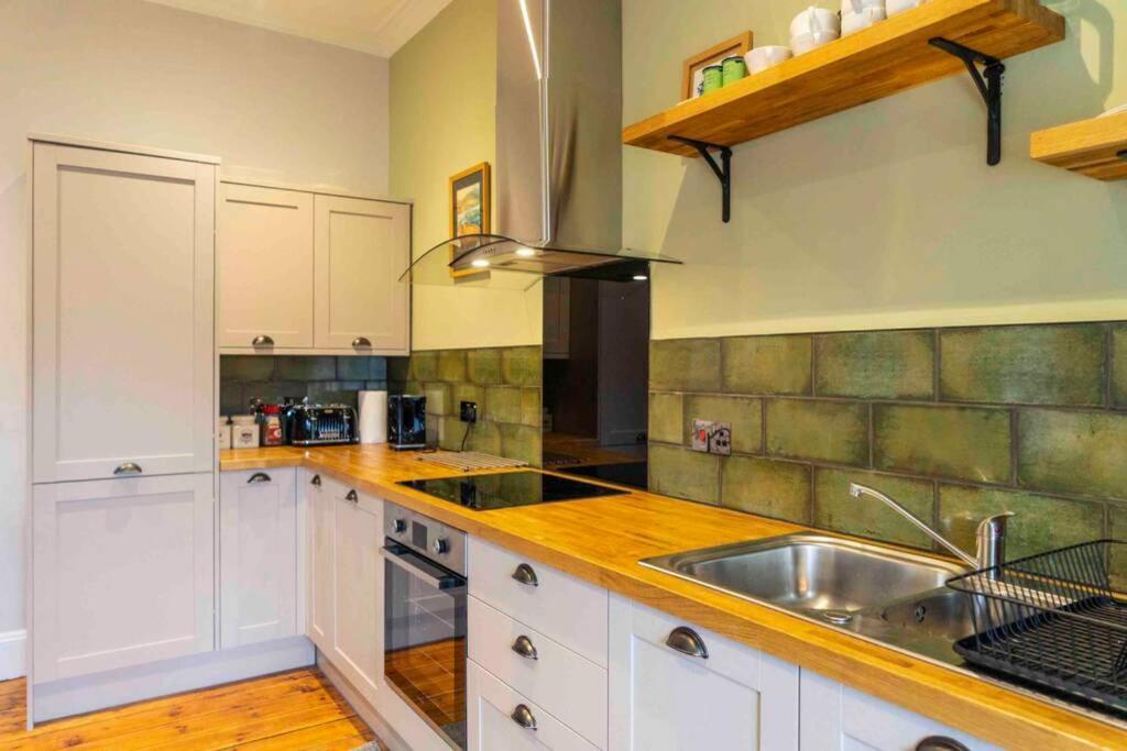 Spacious City Centre Apartment Full Of Character Inverness Zewnętrze zdjęcie